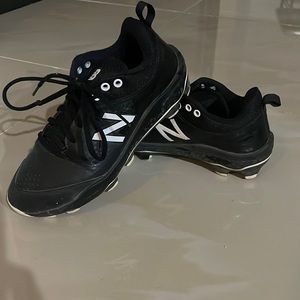 Womens New Balance cleats size 6.5. Used good condition -regular wear